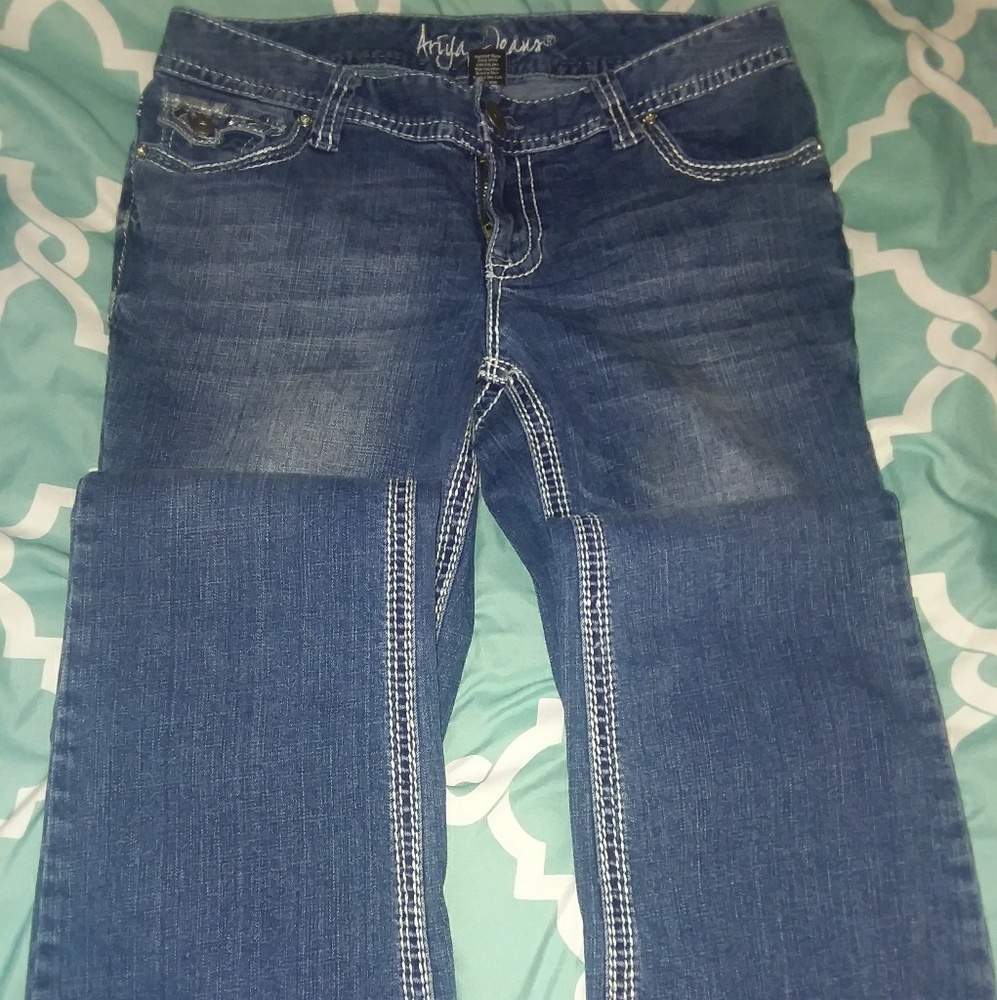 Ariya jeans